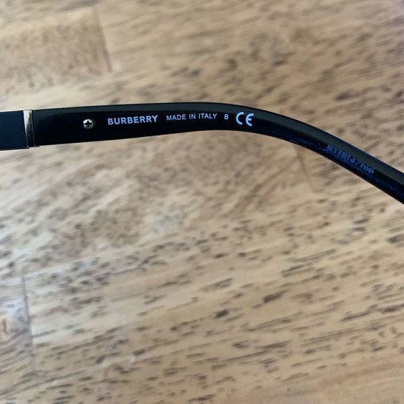 Authentic Black Burberry Square Sunglasses - Picture 6 of 8